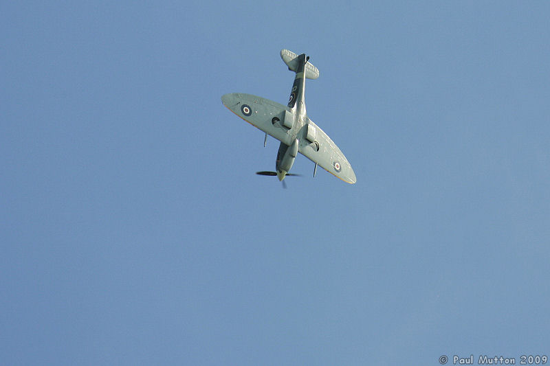  A8V8615 Spitfire in a dive